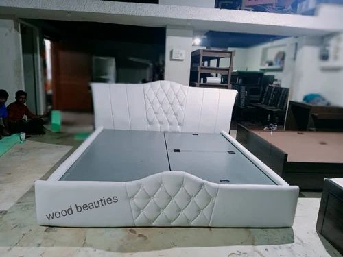 Wooden King Upholstery Bed, With Storage Wooden King Upholstery Bed, With Storage