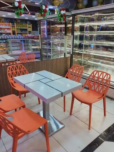 Top Dining Table With Chair, For Bakery, Seating Capacity: 4 Top Dining Table With Chair, For Bakery, Seating Capacity: 4